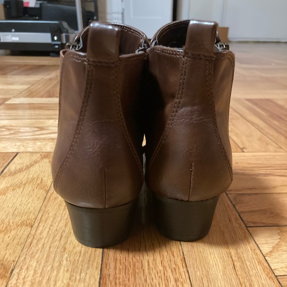 BRAND NWOT Unisa Brown Leather Booties Women Size 7.5 - Picture 3 of 7